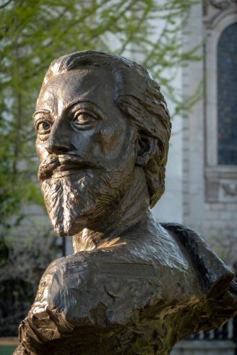 Bust of John Donne outside St Paul's Cathedral, London — Photo by Nick Thompson ('Nick in exsilio' on flickr)